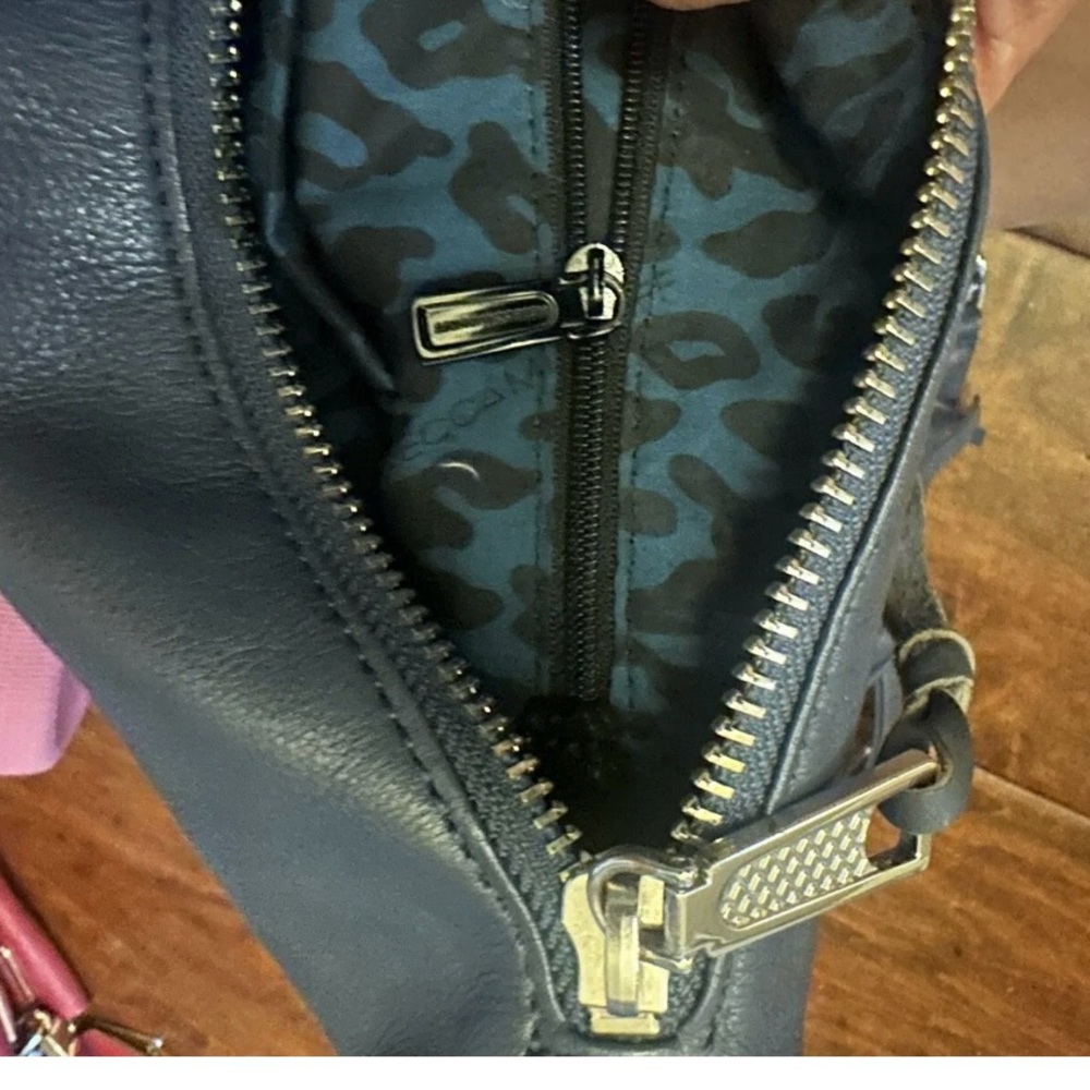 Rebecca Minkoff Leather Crossbody in perfect condition - Picture 6 of 6